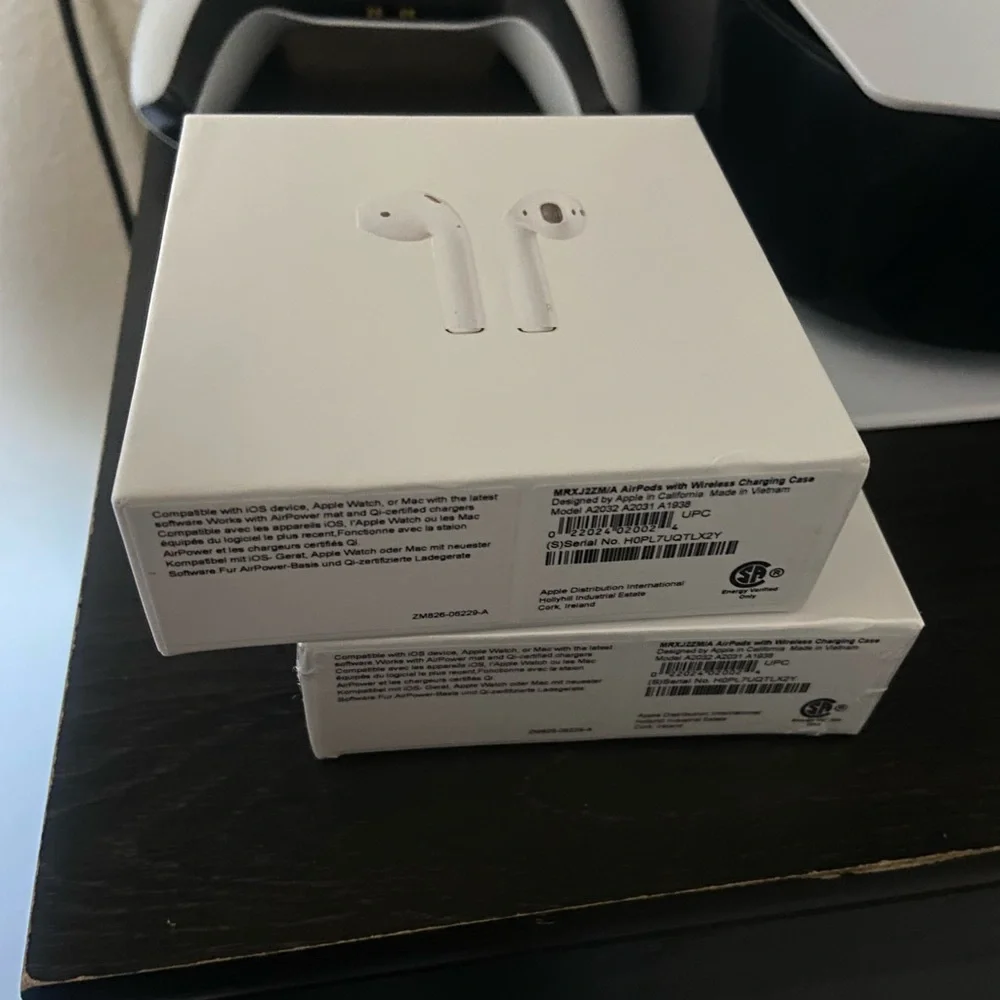 Apple White AirPods Wireless Headset
